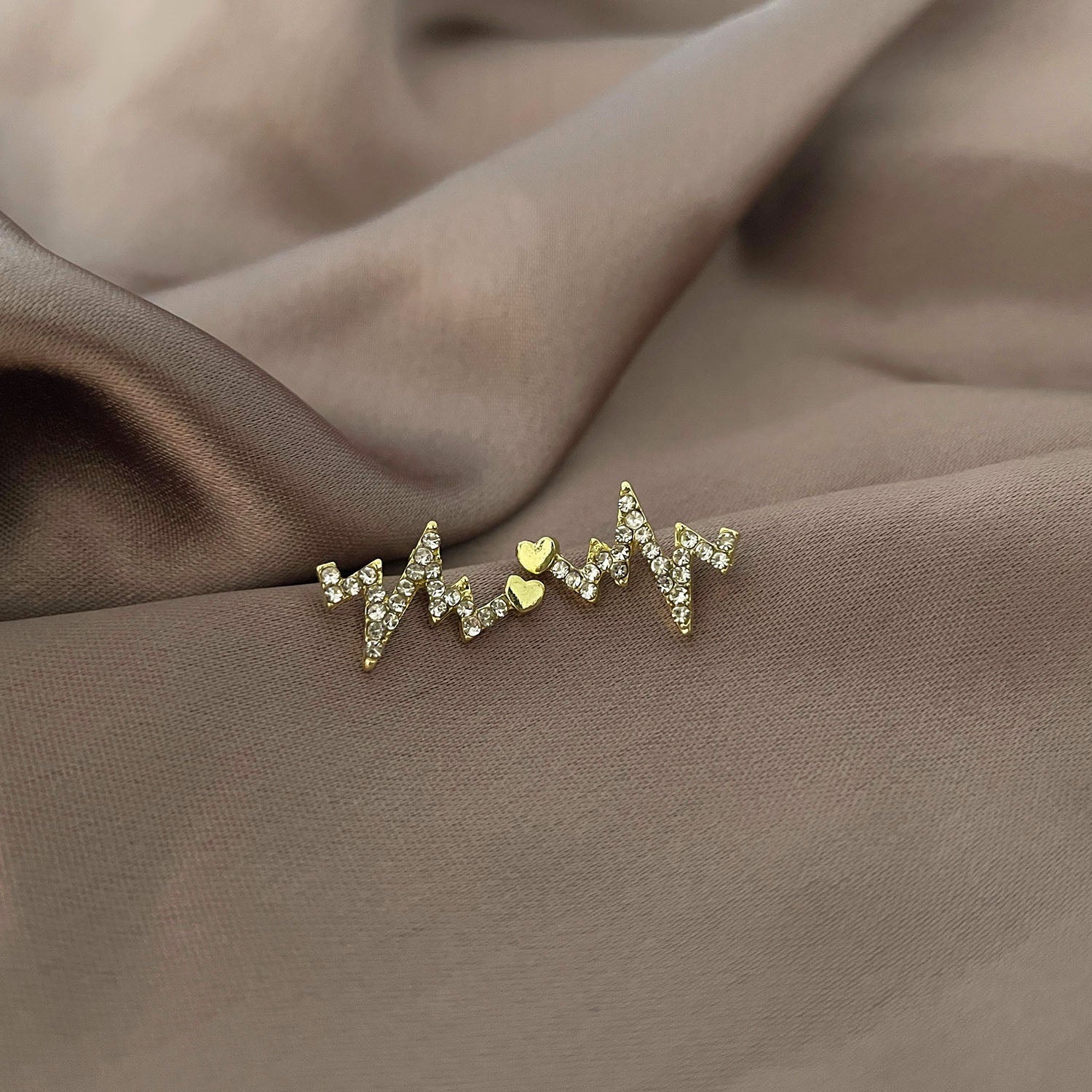 Korean New Exquisite Honey Bee Pearl Earrings Fashion Temperament Versatile Small Earrings Elegant Ladies Jewelry 2021 New
