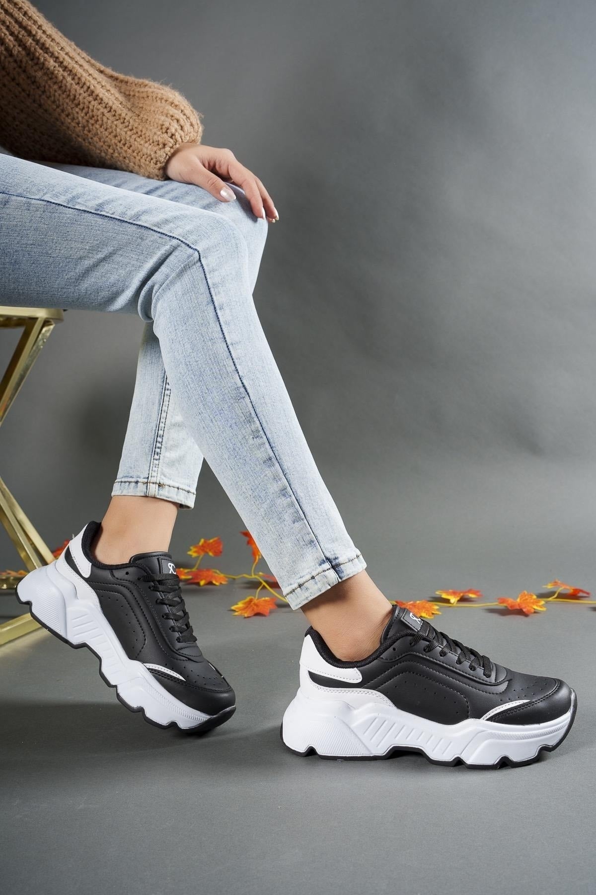 Woman sneaker 0012146 black and white