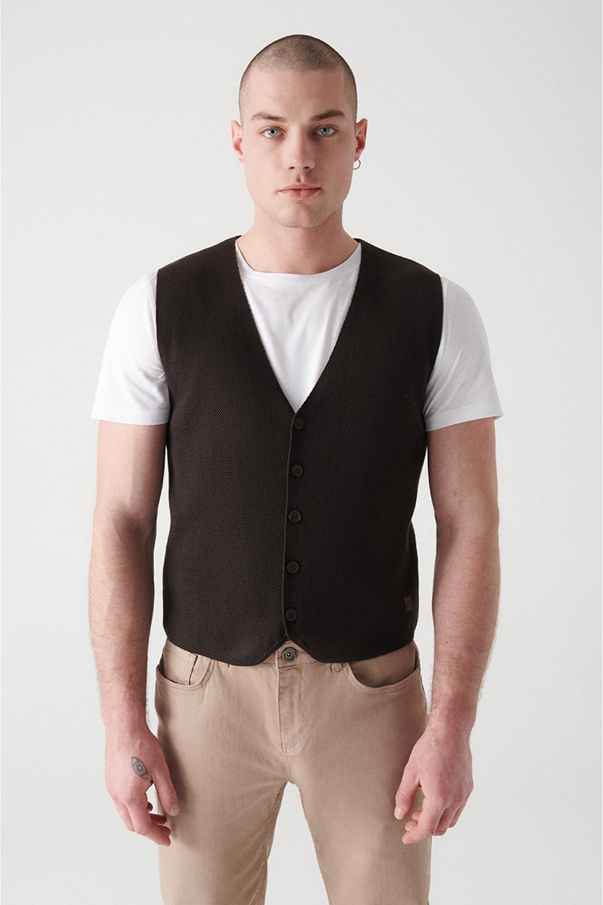 Men's Coffee V -neck Cotton textured regular fit vest E006506
