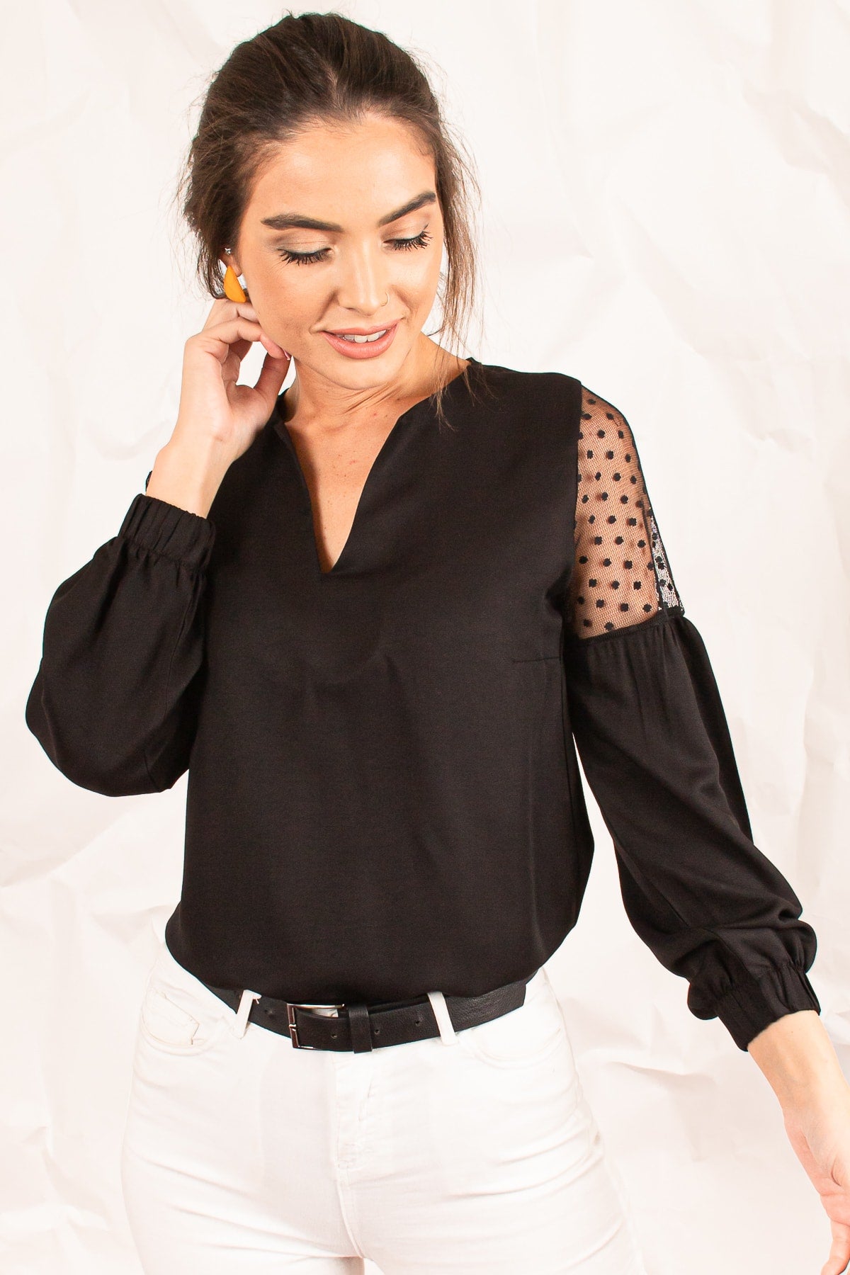 Female black V-neck arm tulle balloon blouse ARM-20K001038