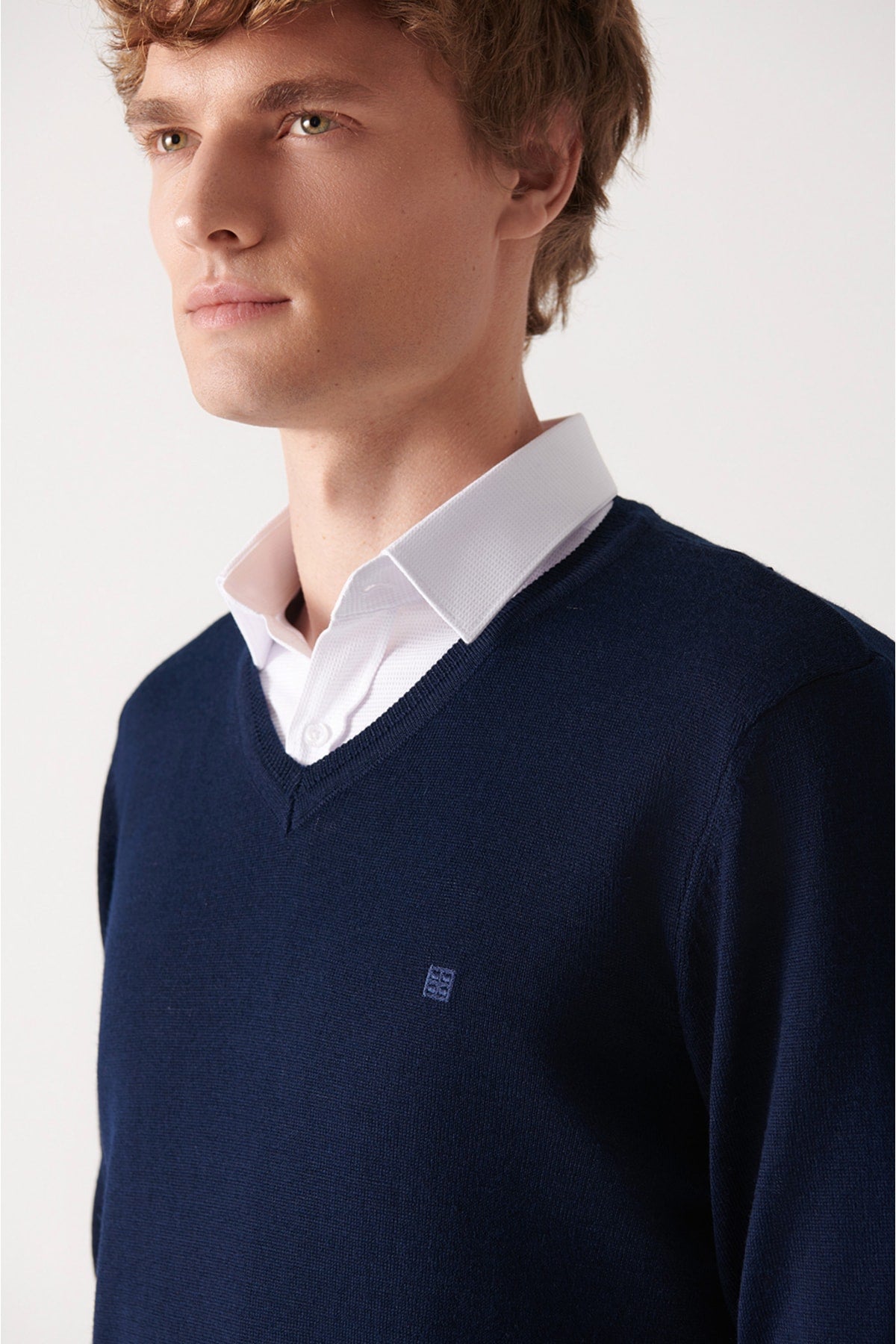 Men's navy blue V -neck wool mixed basic knitwear sweater E005016