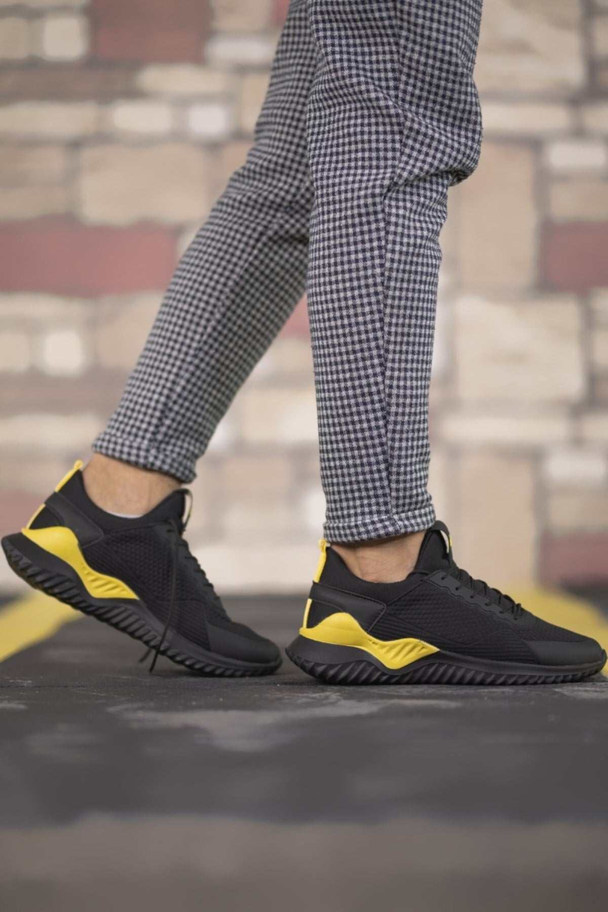 Black Yellow Unisex Sneaker 00122044