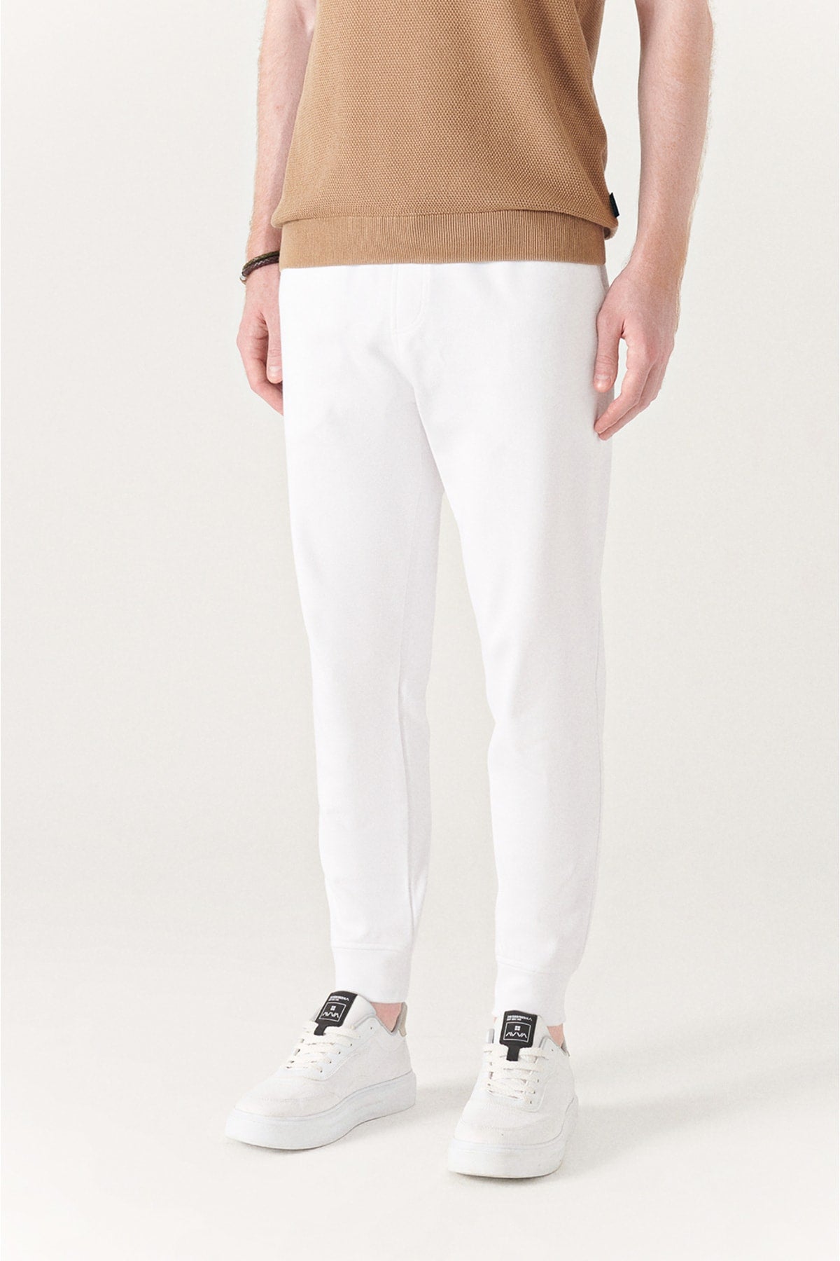 Men's white textured jogger A21y3409