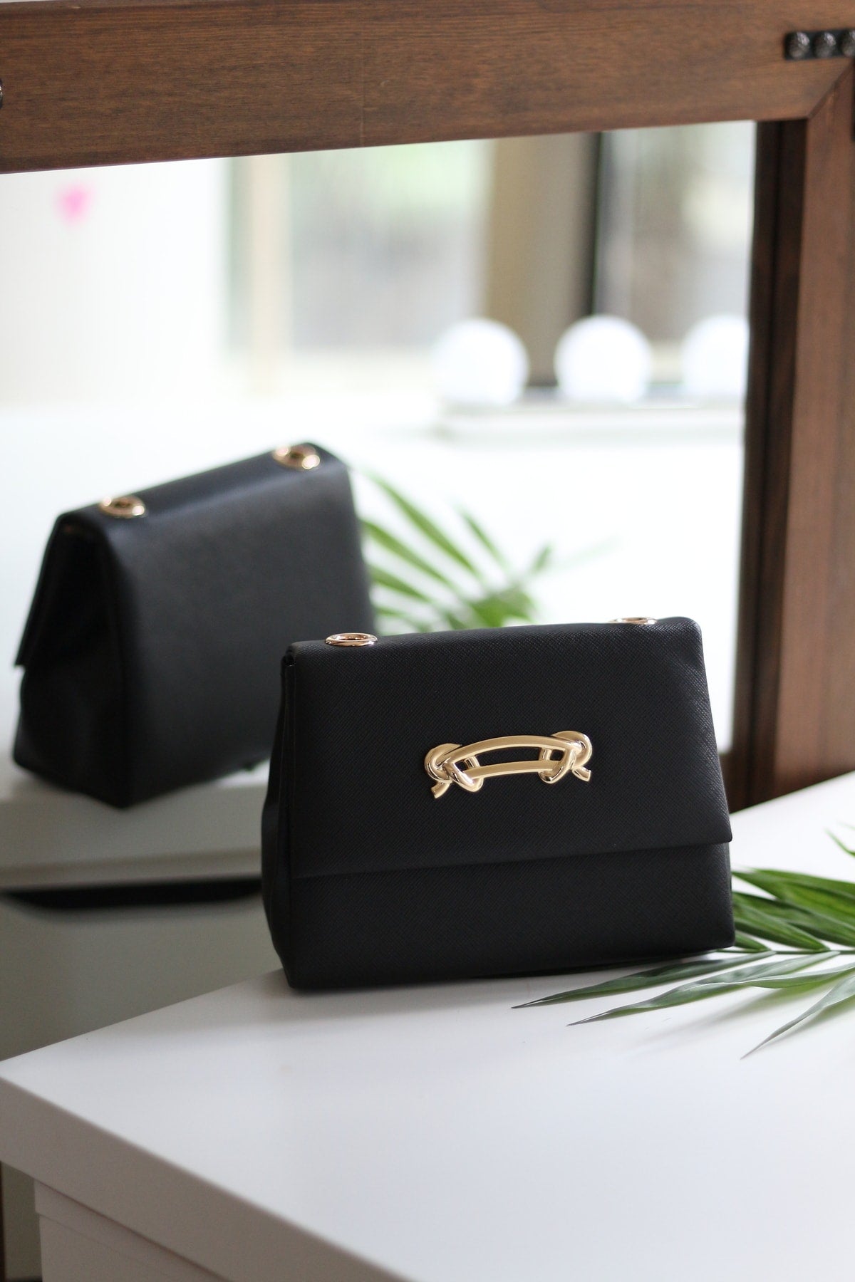 Female Black Cover Accessory Detailed Chain Bag