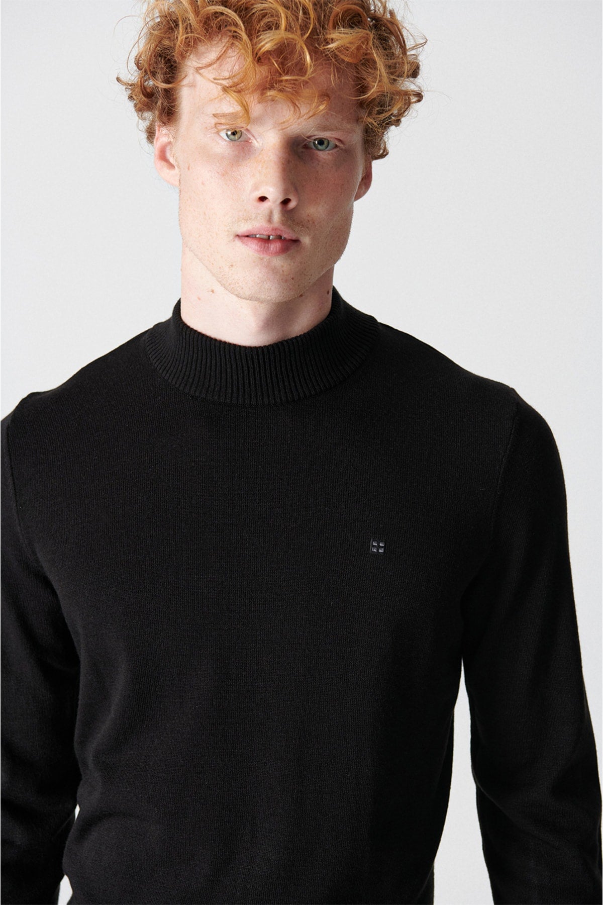 Unisex Black Half Fisherman Collar Follow -up knitwear sweater E005001