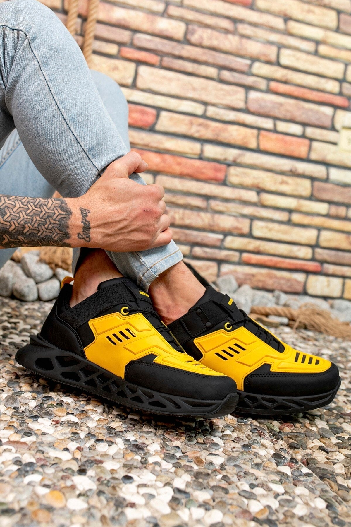 Black Yellow Men Sneaker 00122021