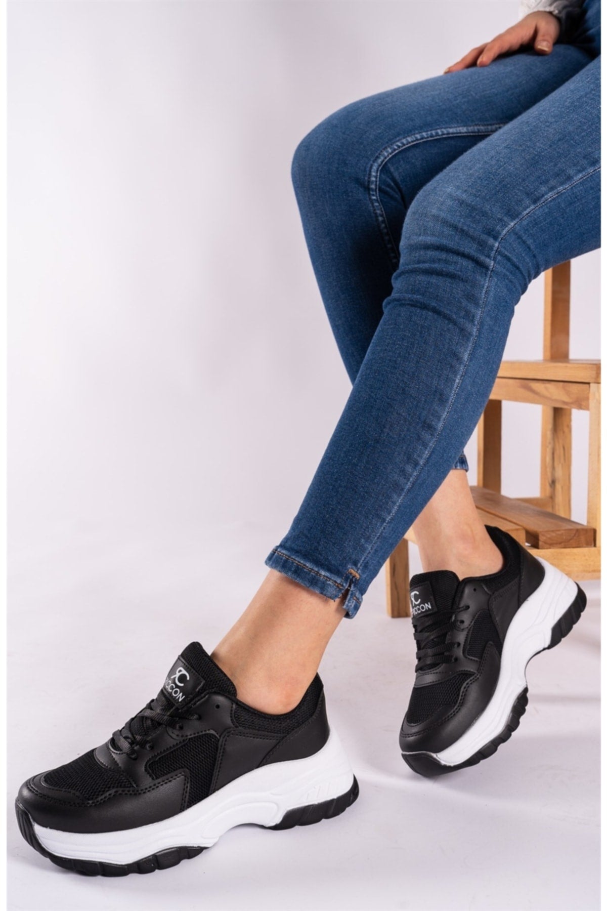 Black and White Women Sneaker 0012140