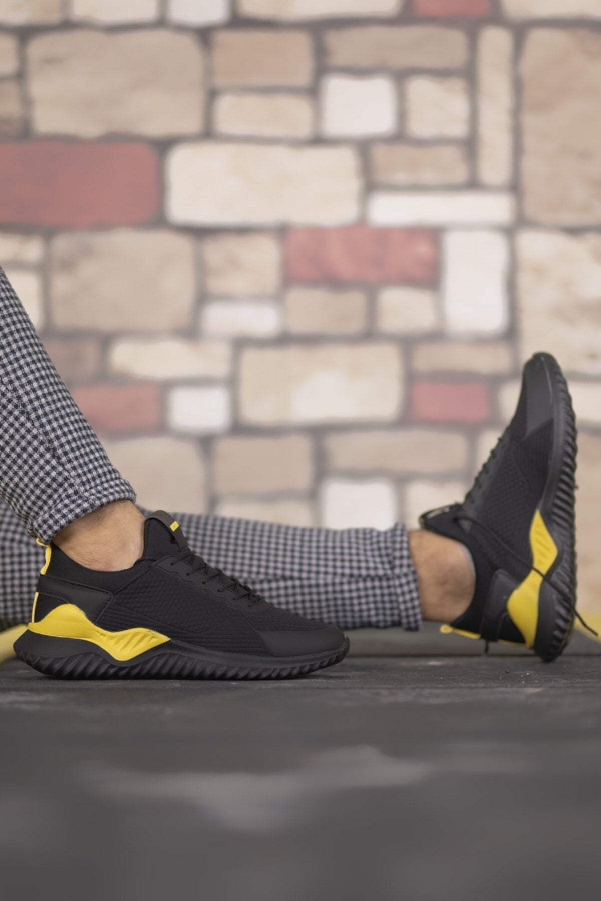 Black Yellow Unisex Sneaker 00122044