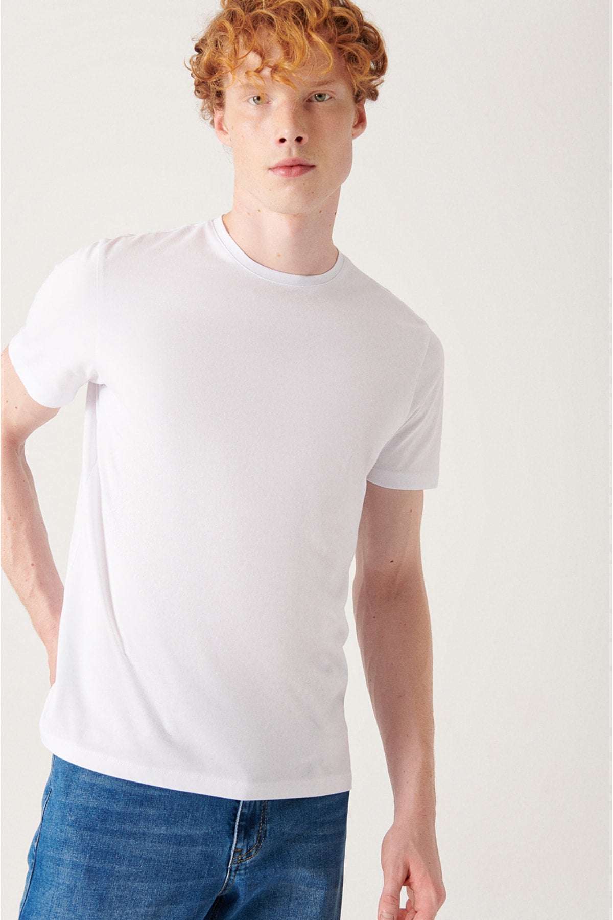 Erkek Beyaz Bisiklet Yaka Slim Fit %100 Pamuk Basic T-shirt E001000