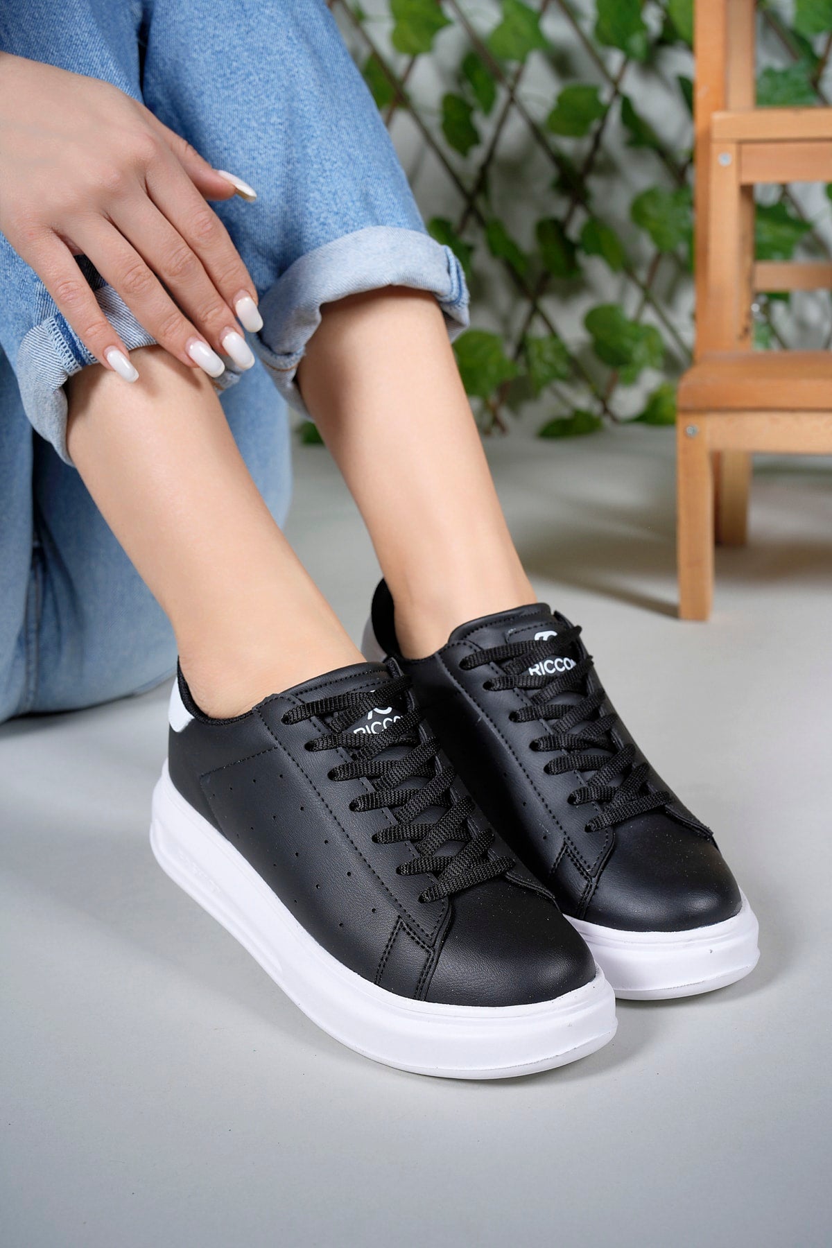 Female Sneaker 0012156 Black White Skin