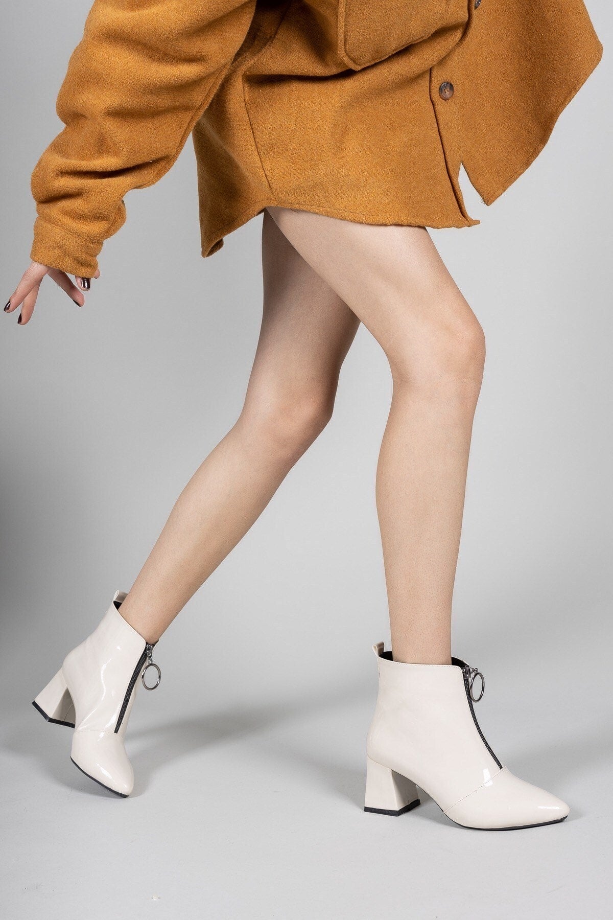 Beige patent leather women boots 001237819