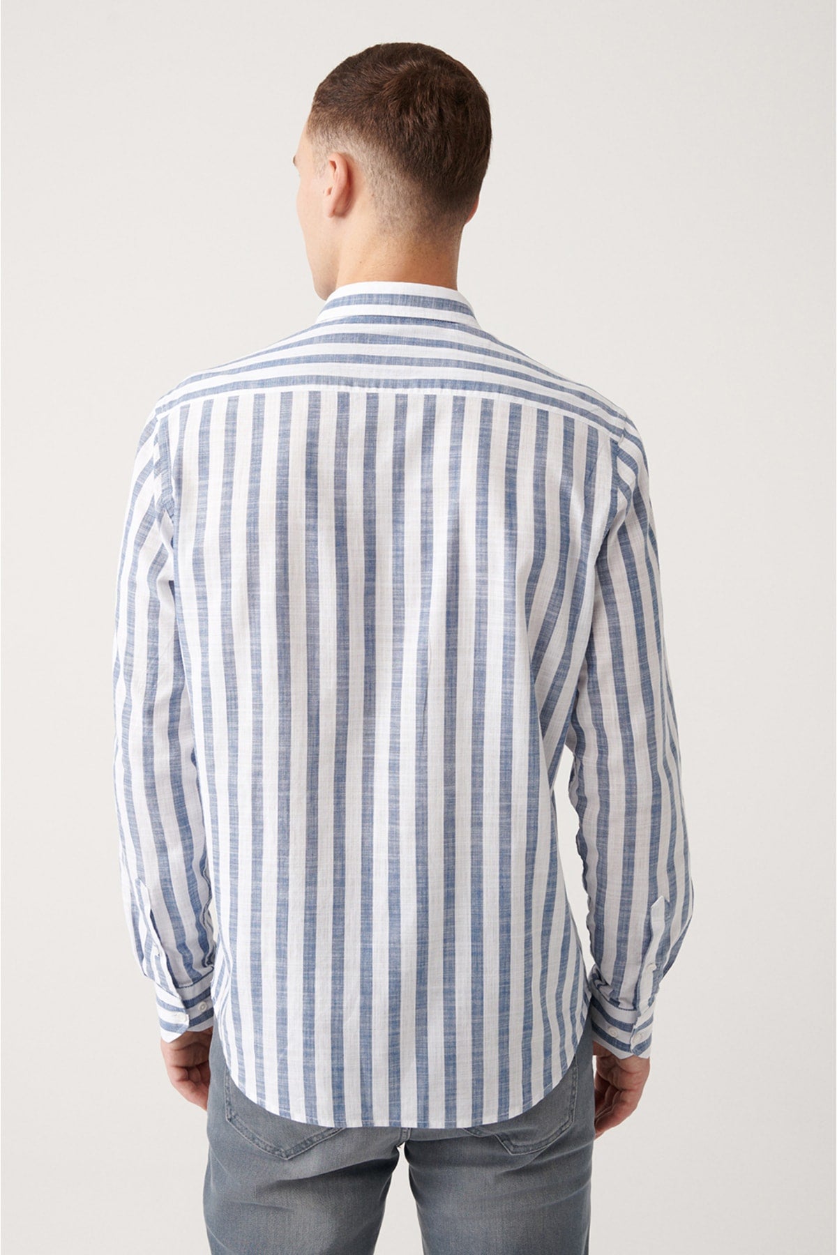 Men's white-blue striped buttoned collar shirt A21y2060