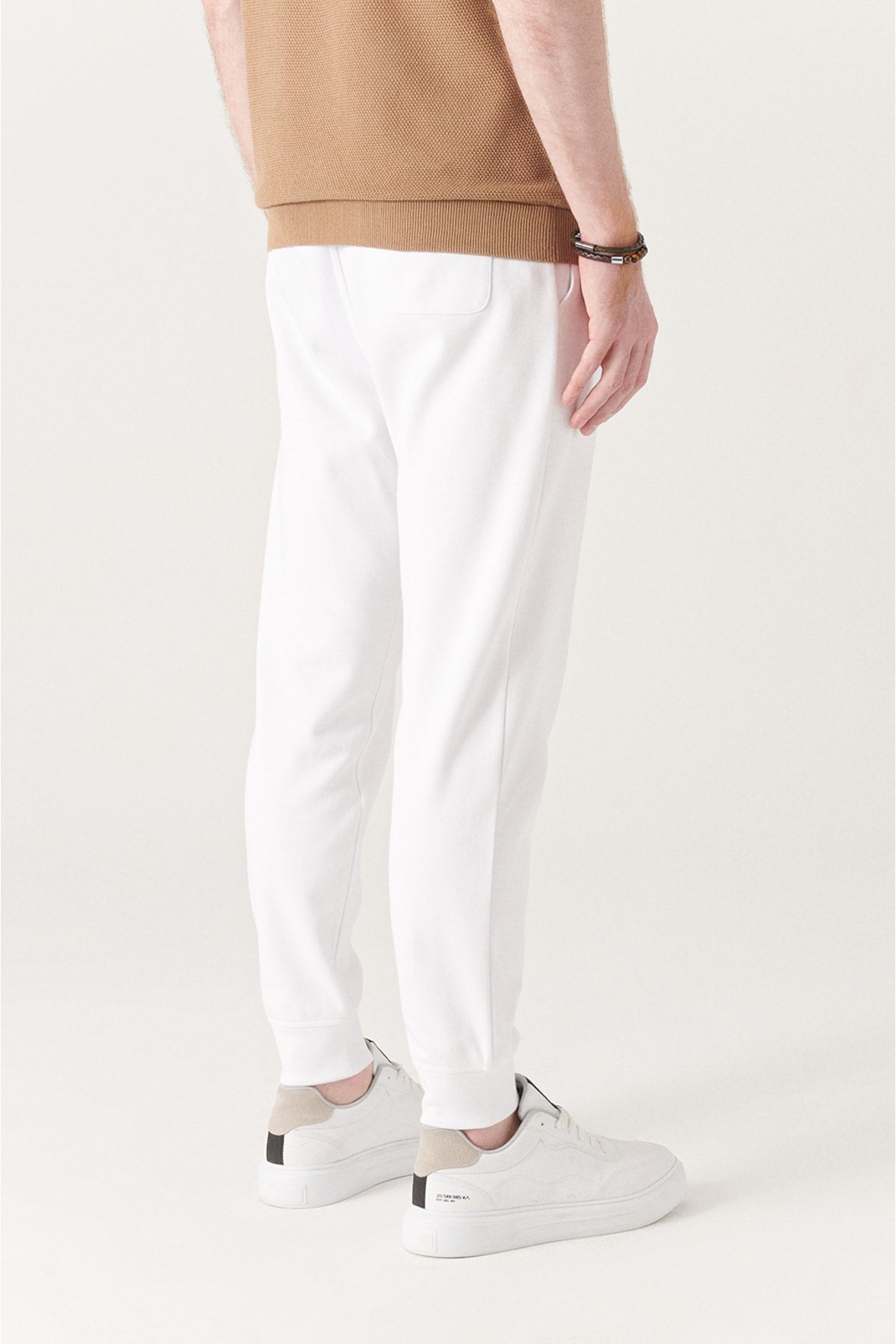 Men's white textured jogger A21y3409