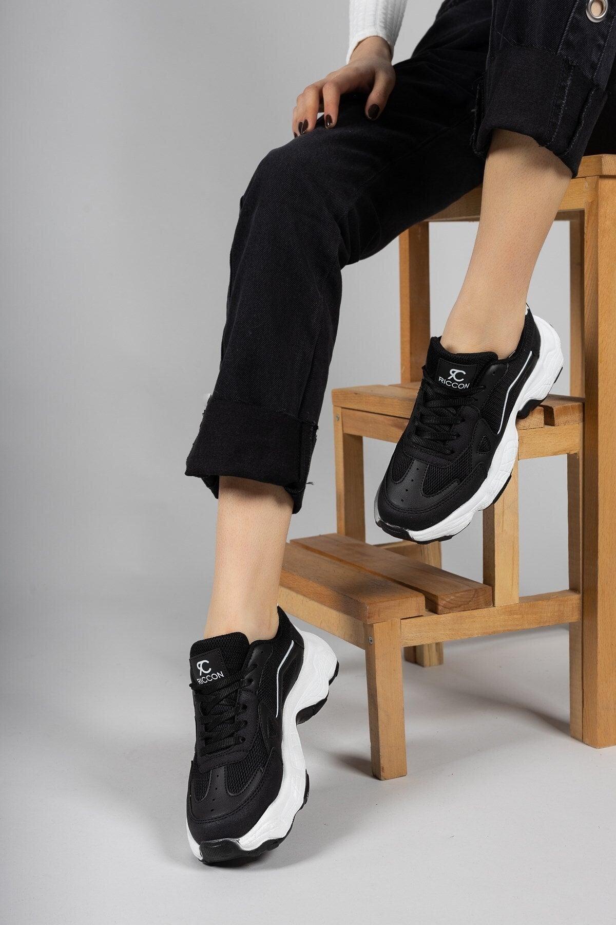 Black and White Women Sneaker 0012141
