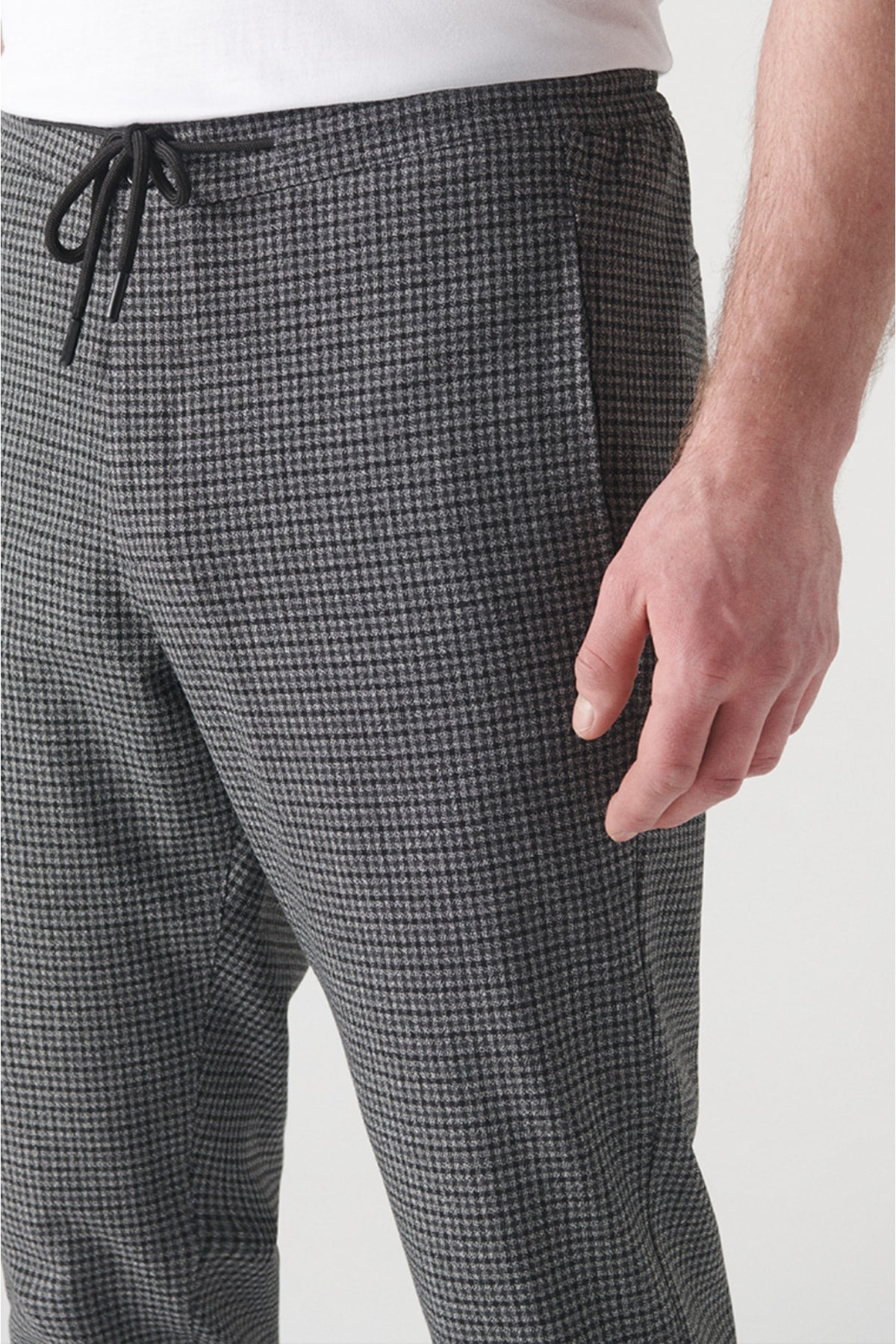 Men's anthracite waist rubber plaid relaxed fit jogger pants E003015