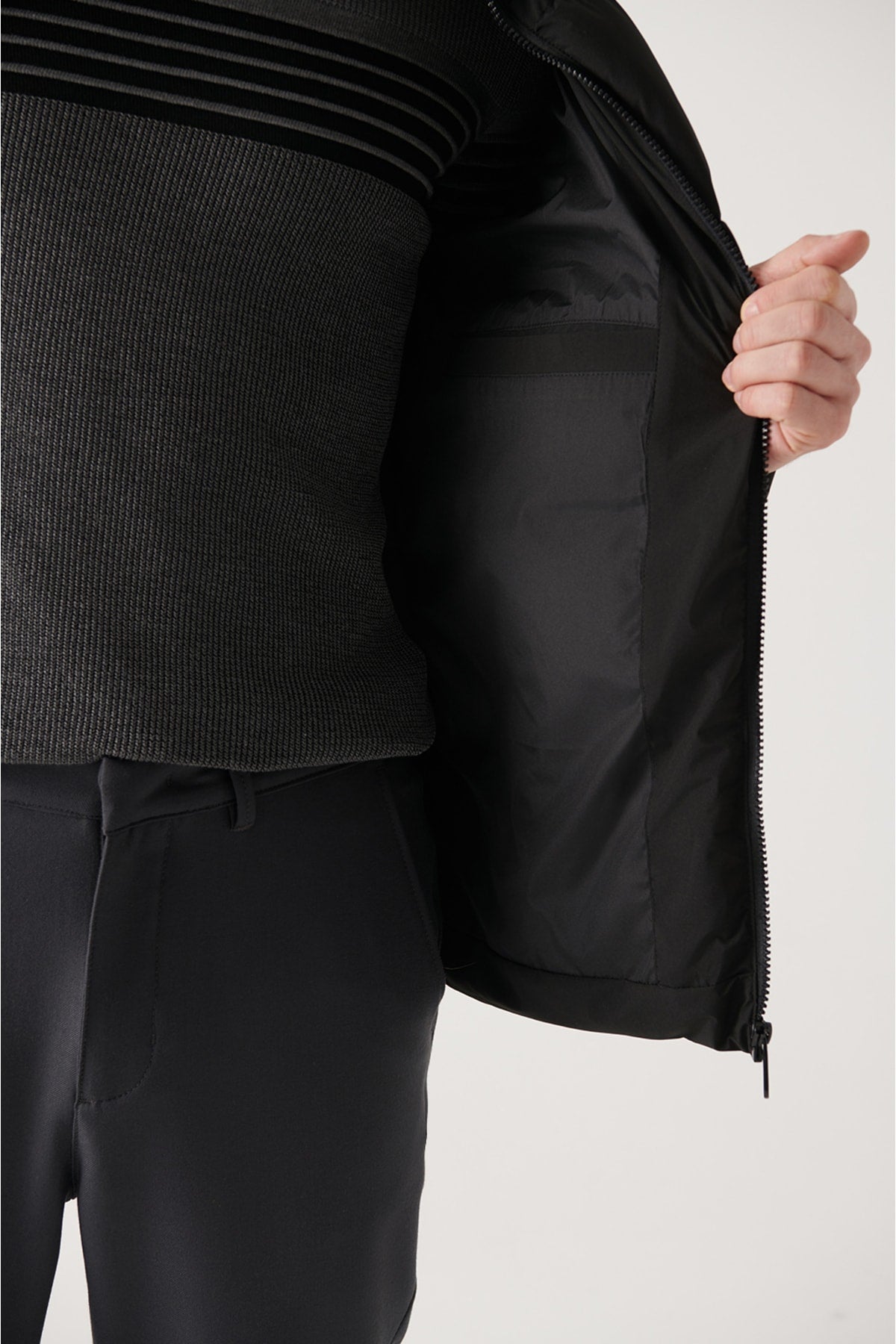 Men's black upright collar water repulsion windproof Kapitone inflatable coat E006012