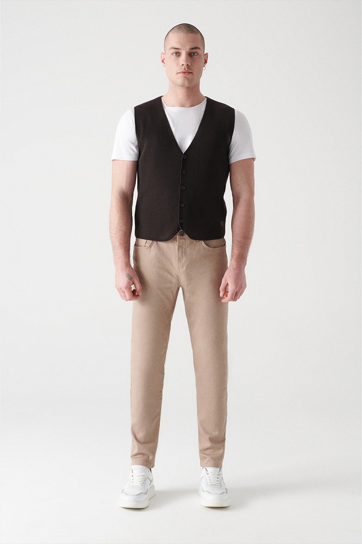 Men's Coffee V -neck Cotton textured regular fit vest E006506