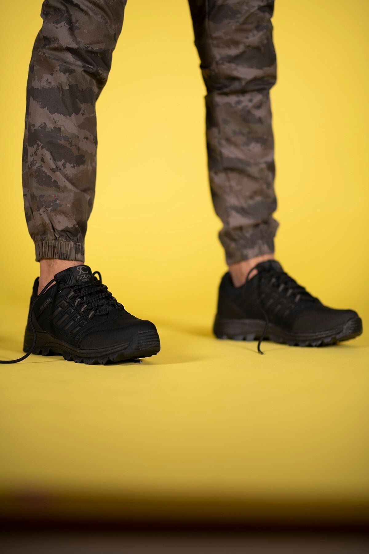 Black Unisex trekking shoes 0012x5