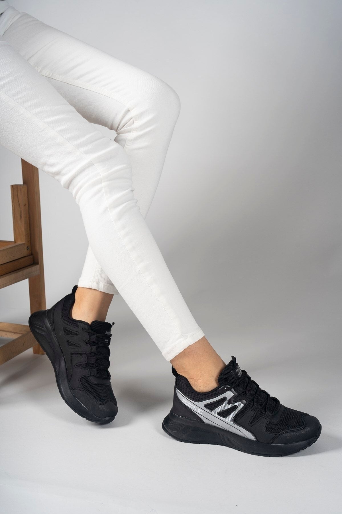 Black black unisex sneaker